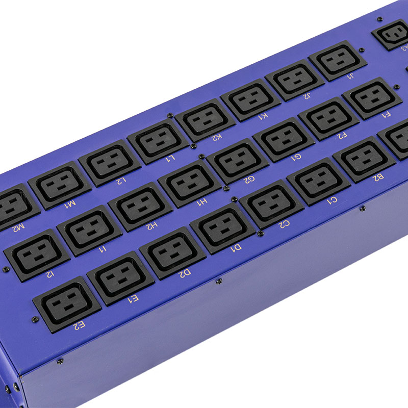 3-chéim 27-Asraon C13 C19 Ingearach Breaker Switched Pdu